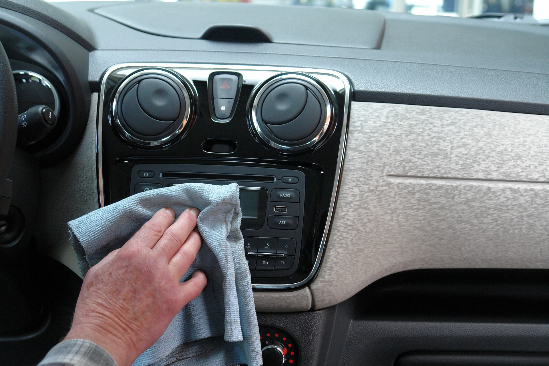 Best Household products to clean your car's dashboard